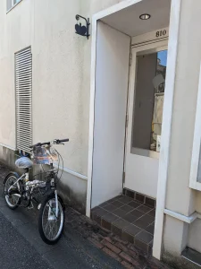やってるよの看板